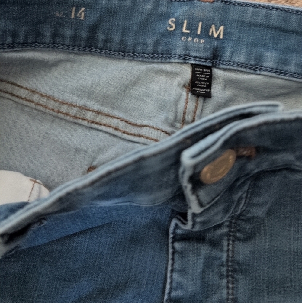 White House Black Market Slim Crop Laser Cut Hem High Waisted Everyday Soft Jean - Picture 8 of 9